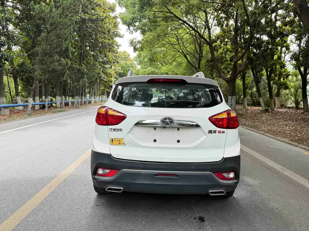 Refine S3 1.5 L CVT Luxury Intelligent Premium