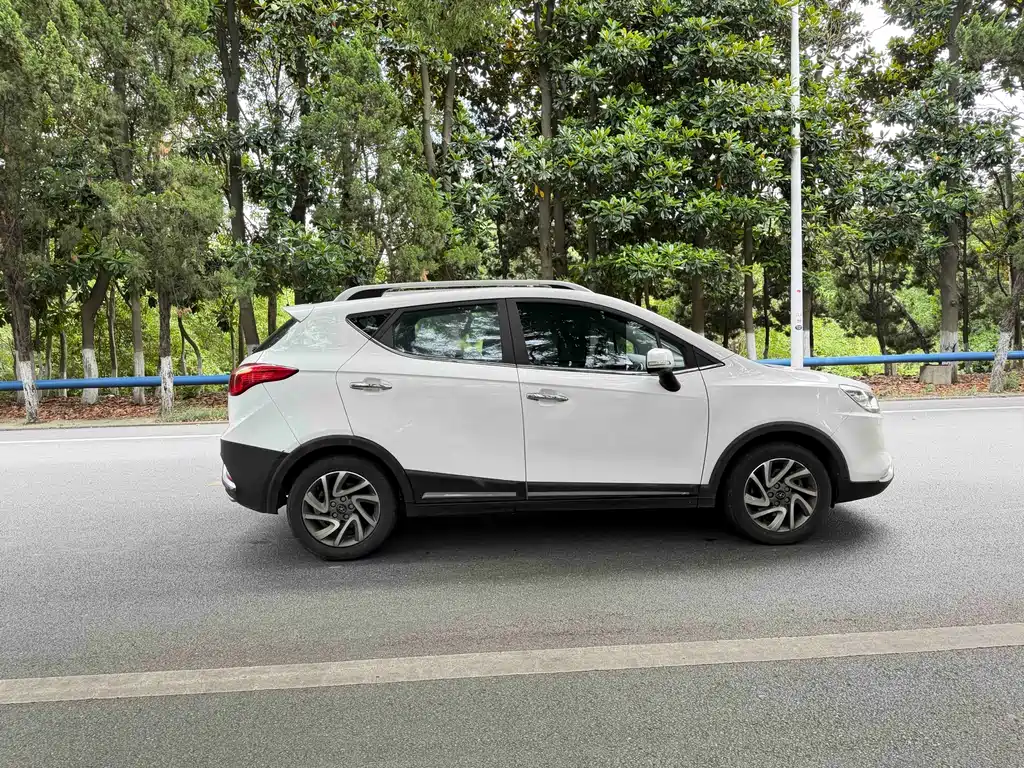 Refine S3 1.5 L CVT Luxury Intelligent Premium