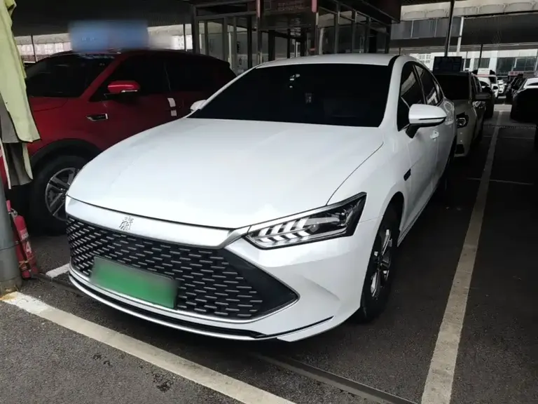BYD Qin PLUS Glory DM-i 55 KM Leading