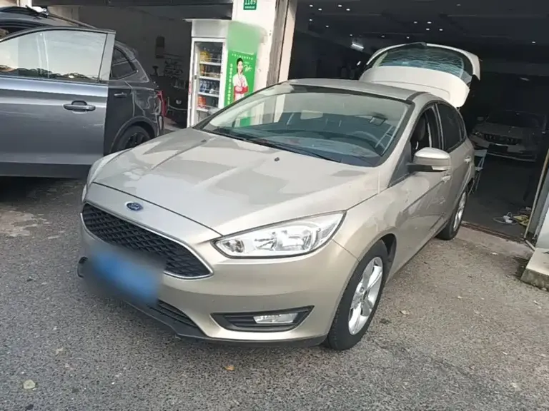 Ford Focus Hatchback 1.6 L Auto Comfort