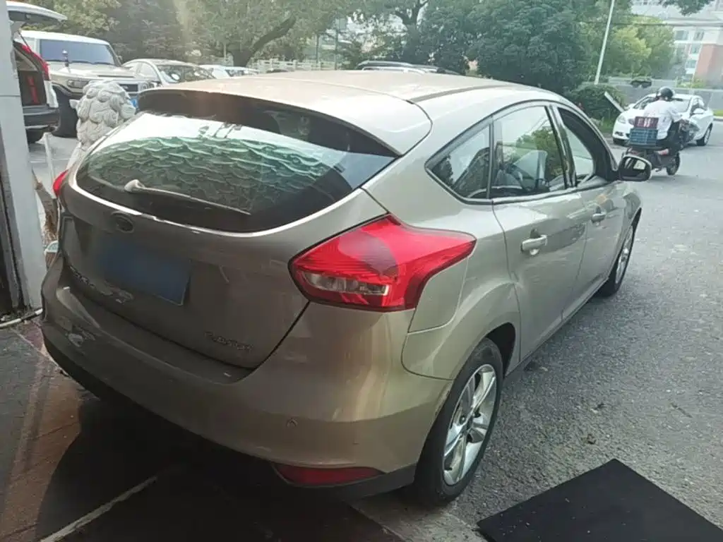 Focus Hatchback 1.6 L Auto Comfort