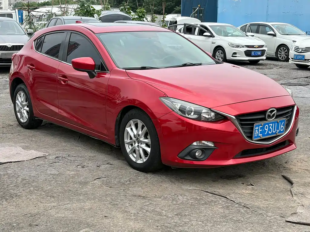 Mazda 3 Axela Hatchback 1.5 L Auto Luxury