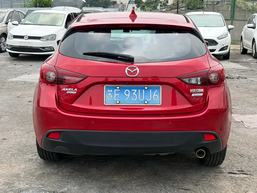 Mazda 3 Axela Hatchback 1.5 L Auto Luxury