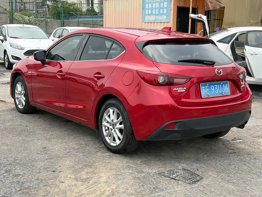 Mazda 3 Axela Hatchback 1.5 L Auto Luxury