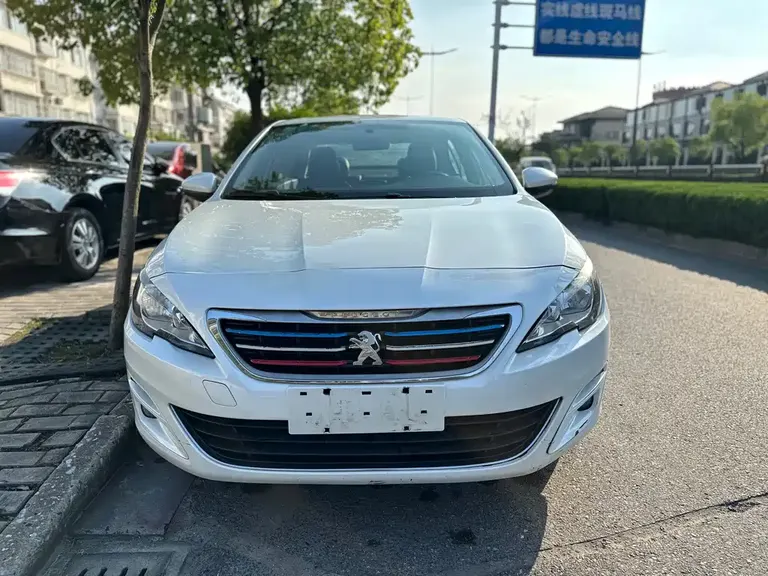 Peugeot 408 1.2 T Auto Luxury