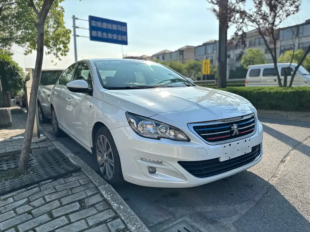 Peugeot 408 1.2 T Auto Luxury