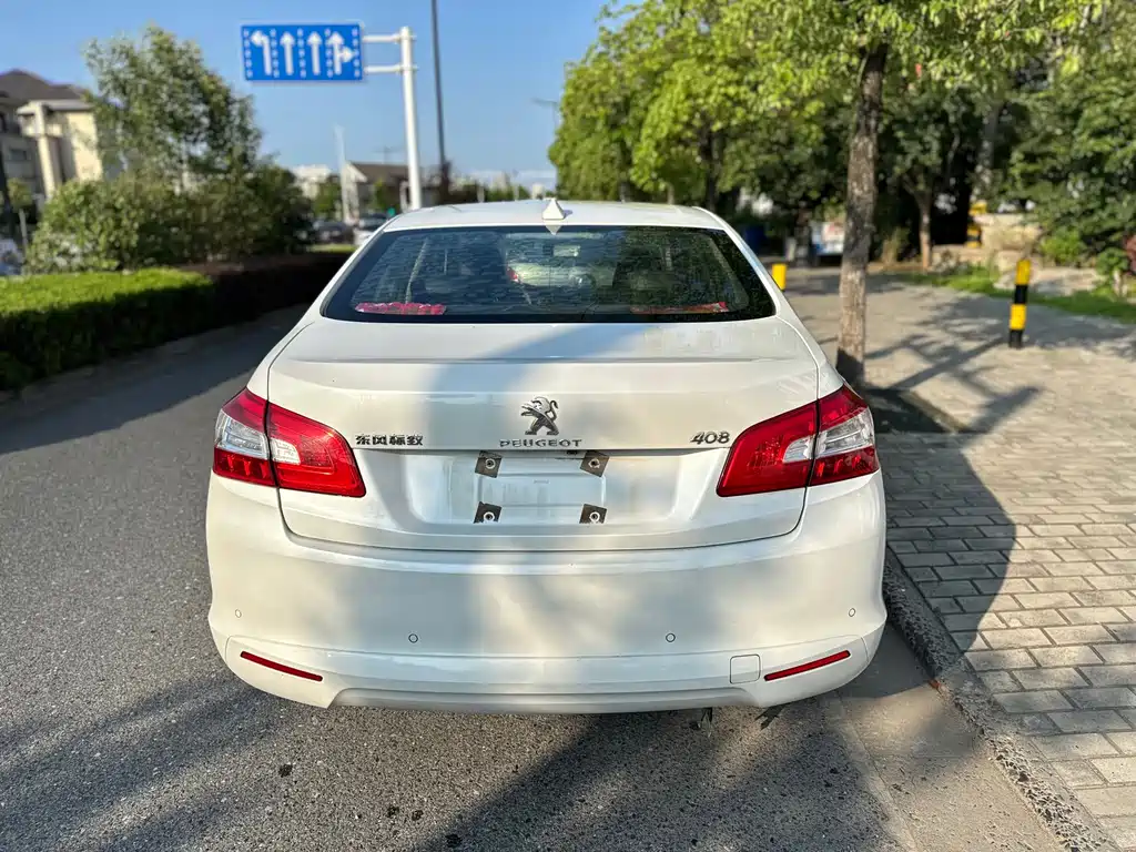 Peugeot 408 1.2 T Auto Luxury
