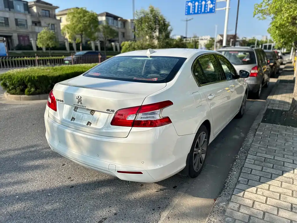 Peugeot 408 1.2 T Auto Luxury