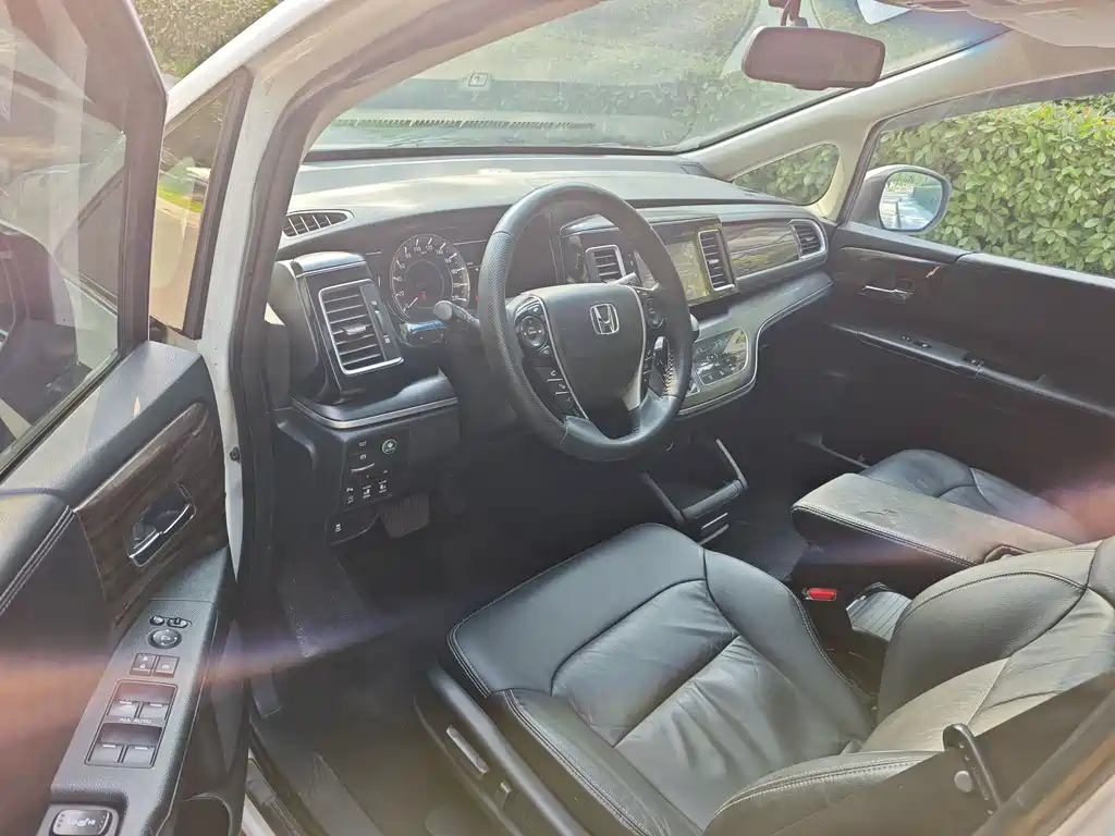 Elysion 2.4 L Luxury