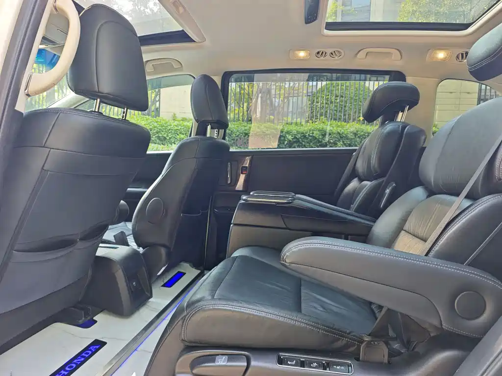 Elysion 2.4 L Luxury