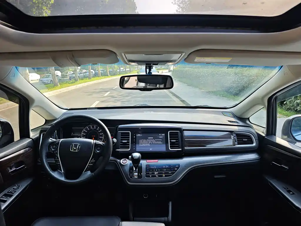 Elysion 2.4 L Luxury