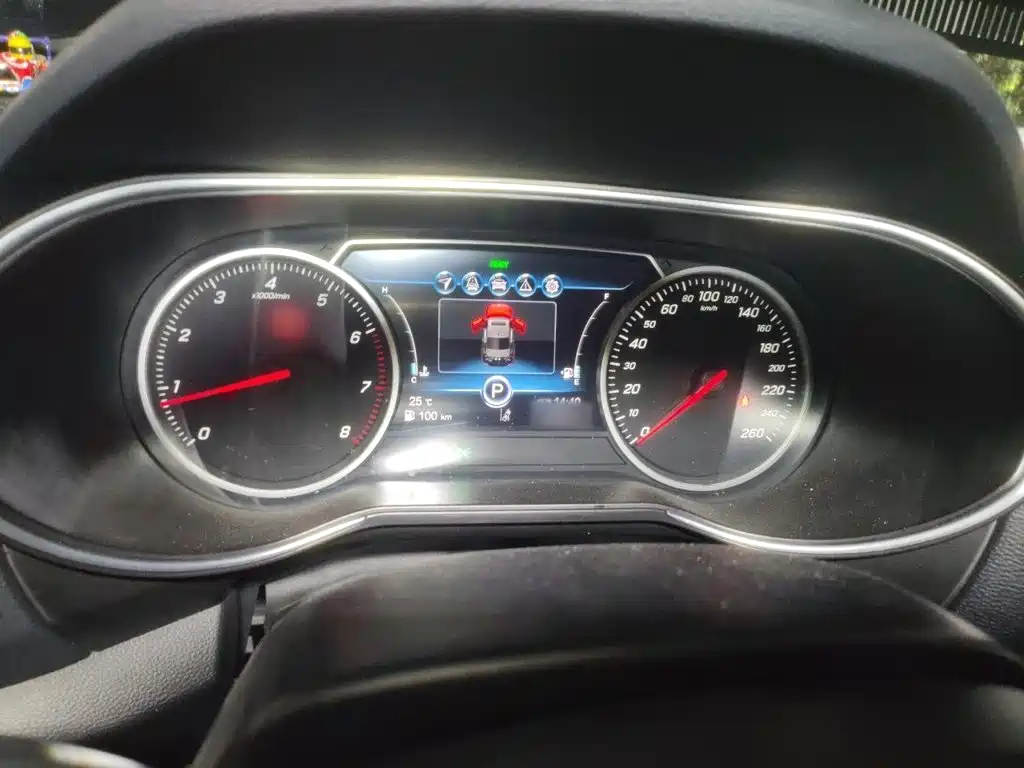 Hongqi H5 1.8 T Auto Connected Flagship Enjoyment