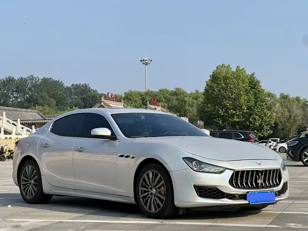 Ghibli 2.0 T GT Sharp Edge