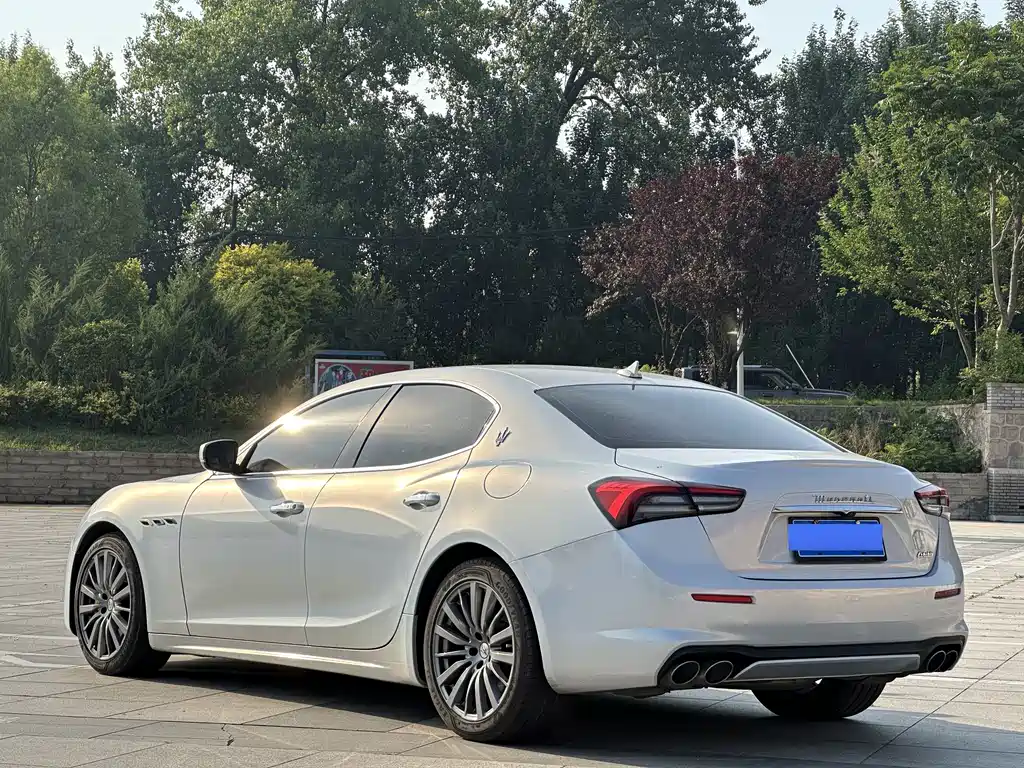 Ghibli 2.0 T GT Sharp Edge