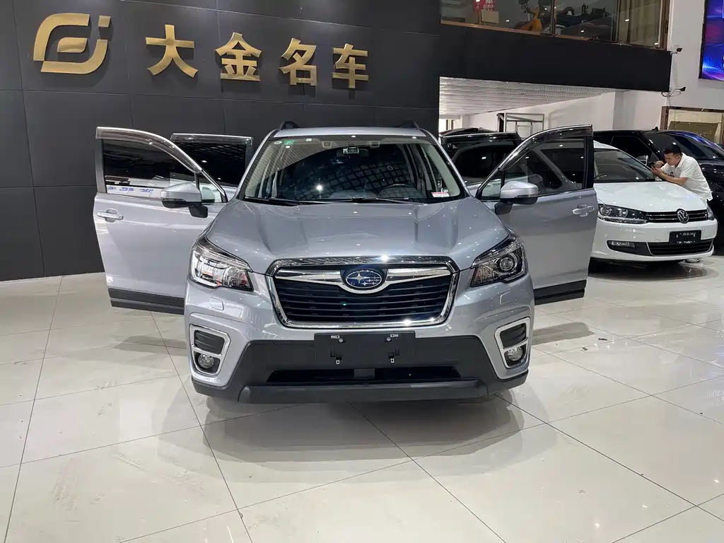 Forester 2.0 i Luxury EyeSight