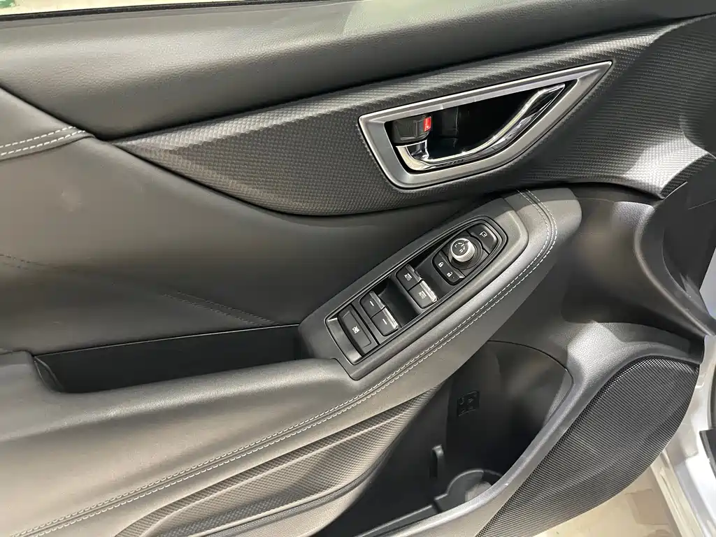 Forester 2.0 i Luxury EyeSight