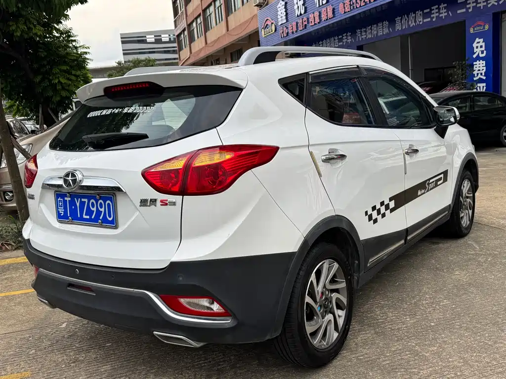 Refine S3 1.5 L Manual Luxury Intelligent Premium