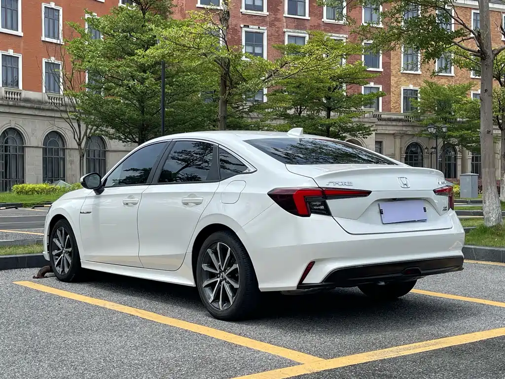 Integra 240 TURBO CVT Luxury