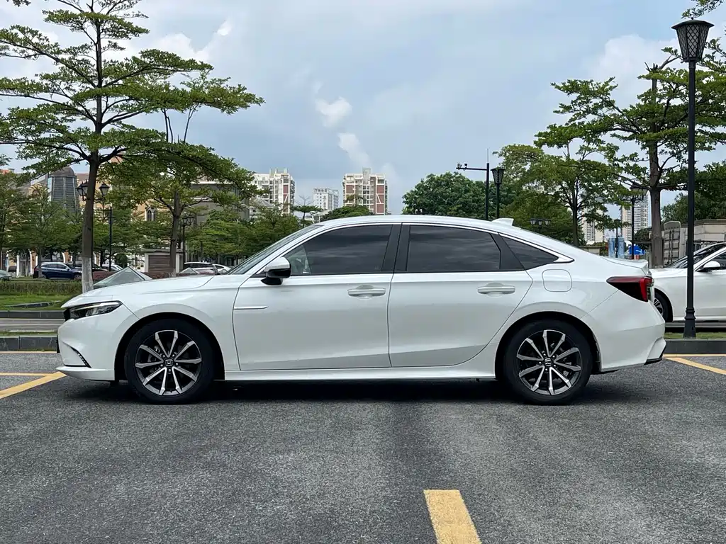 Integra 240 TURBO CVT Luxury