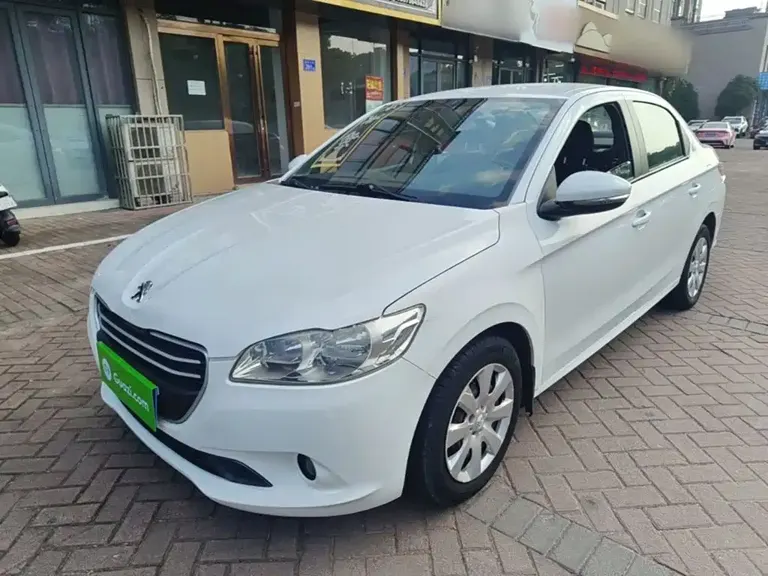 Peugeot 301 1.6 L Manual Comfort