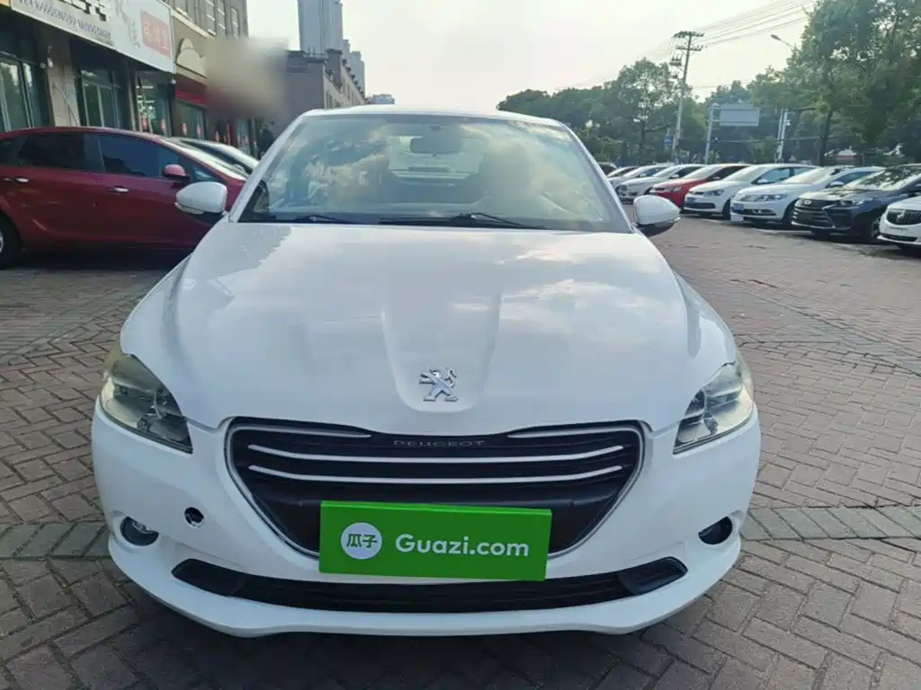 Peugeot 301 1.6 L Manual Comfort