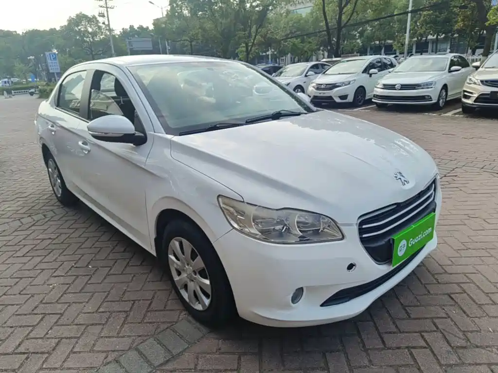 Peugeot 301 1.6 L Manual Comfort