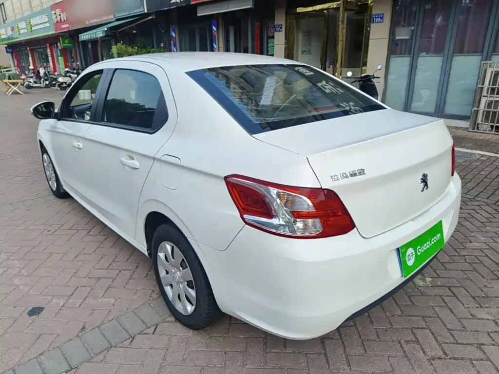 Peugeot 301 1.6 L Manual Comfort
