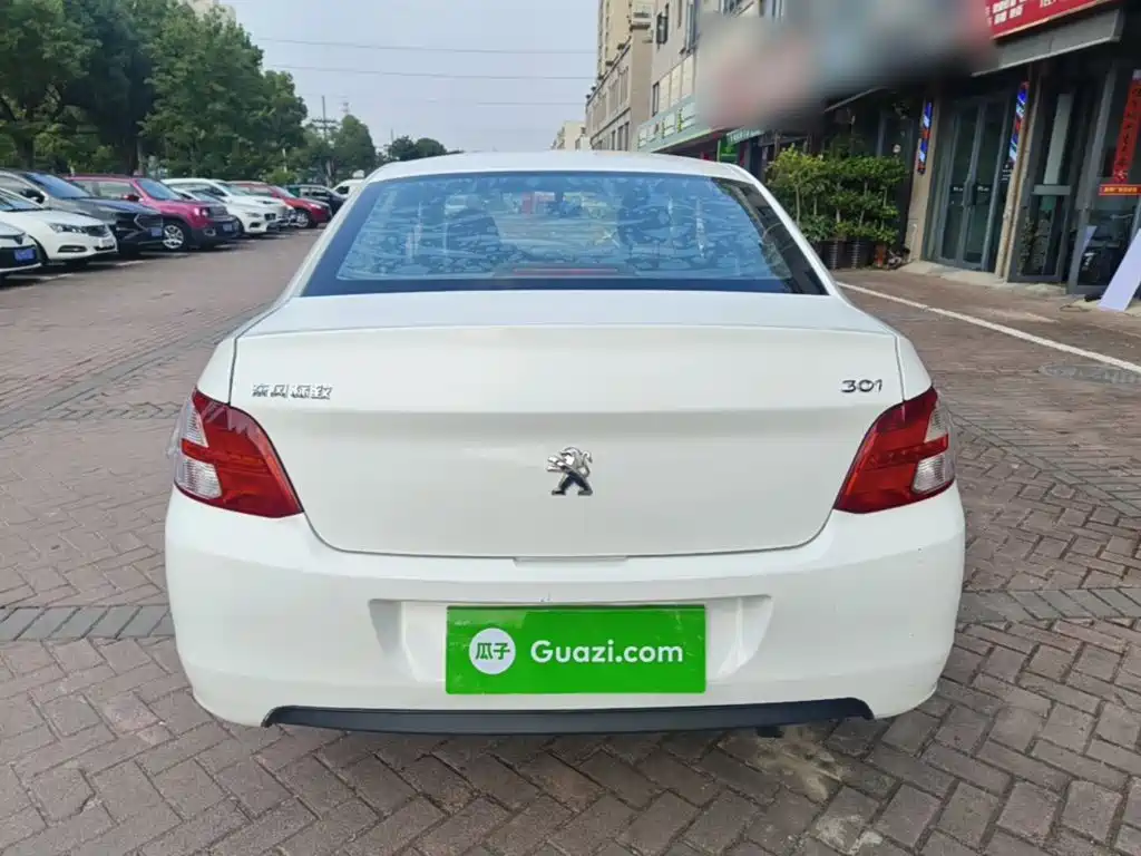 Peugeot 301 1.6 L Manual Comfort