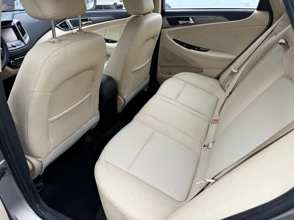 Eado 1.6 L Auto Luxury