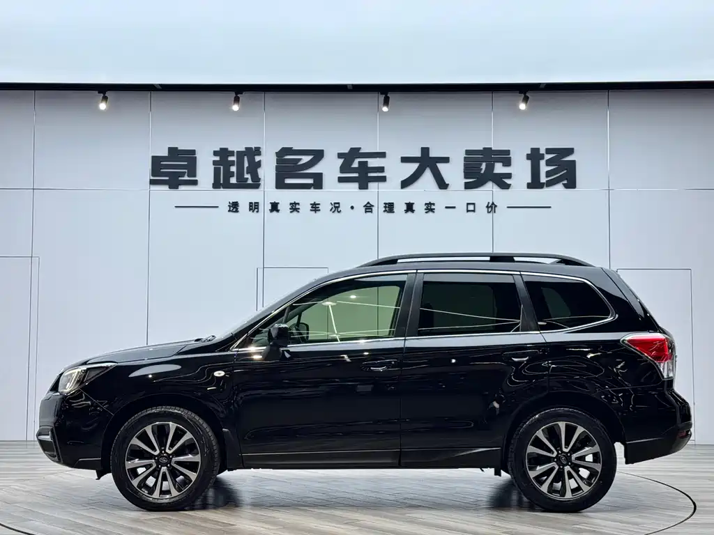 Forester 2.0 i Luxury Navigation