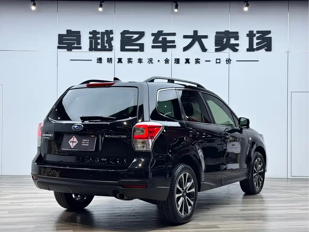 Forester 2.0 i Luxury Navigation