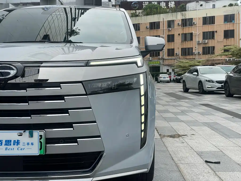 Trumpchi E8 NEV 传祺E8 PHEV 2024款 150 km 龙腾光辉版