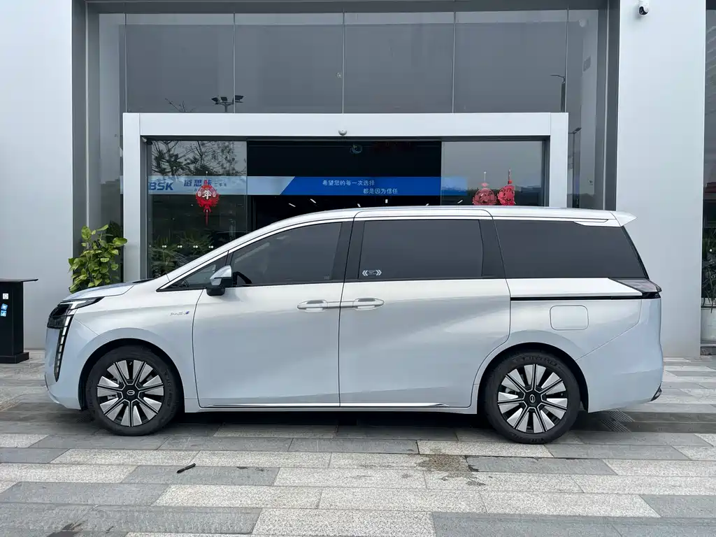 Trumpchi E8 NEV 传祺E8 PHEV 2024款 150 km 龙腾光辉版