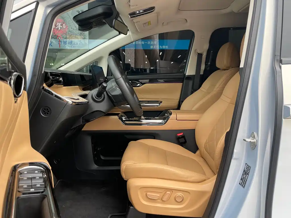 Trumpchi E8 NEV 传祺E8 PHEV 2024款 150 km 龙腾光辉版