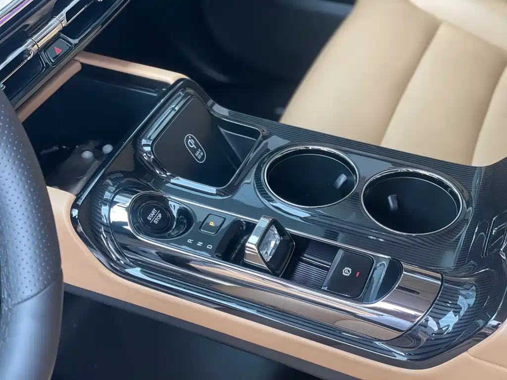 Trumpchi E8 NEV 传祺E8 PHEV 2024款 150 km 龙腾光辉版