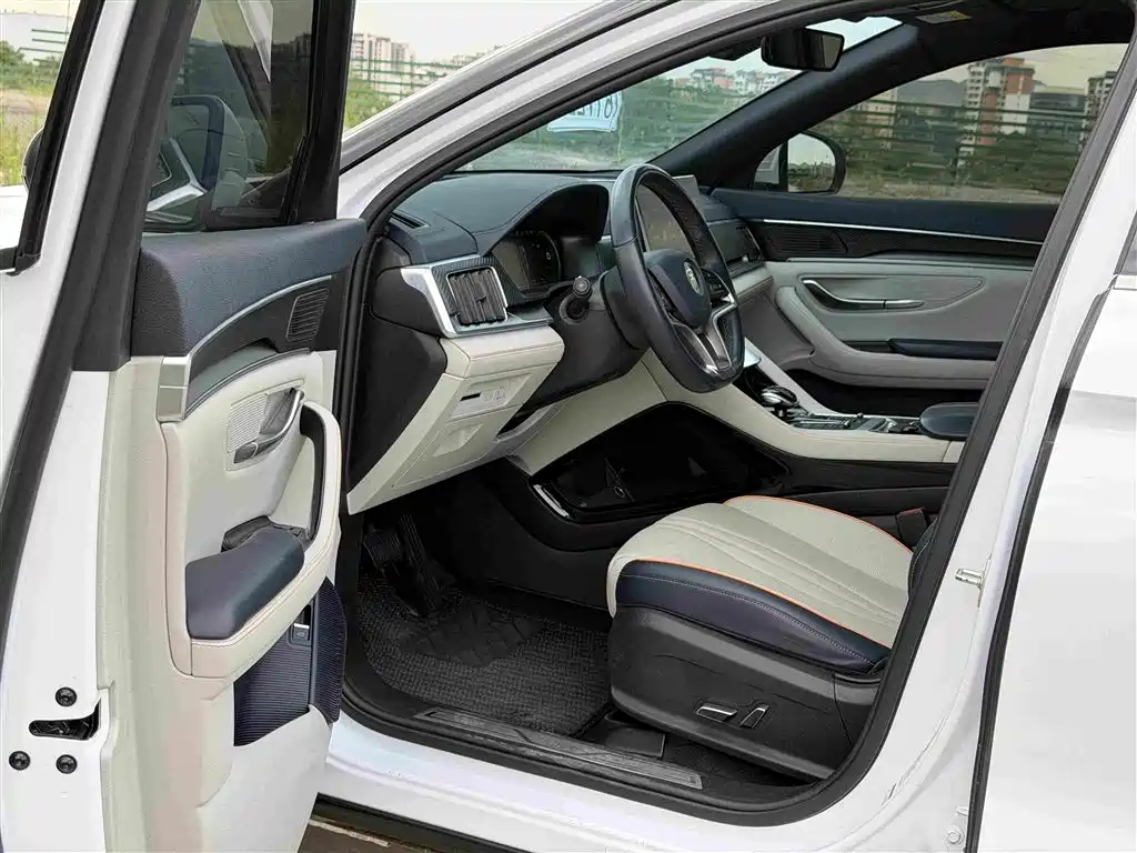Song PLUS NEV DM-i 110 KM Flagship PLUS