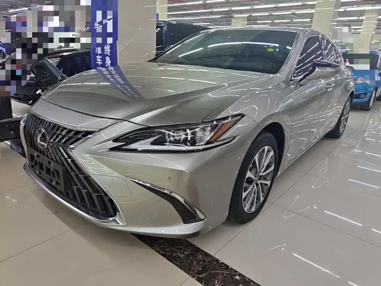 Lexus ES 200 Outstanding