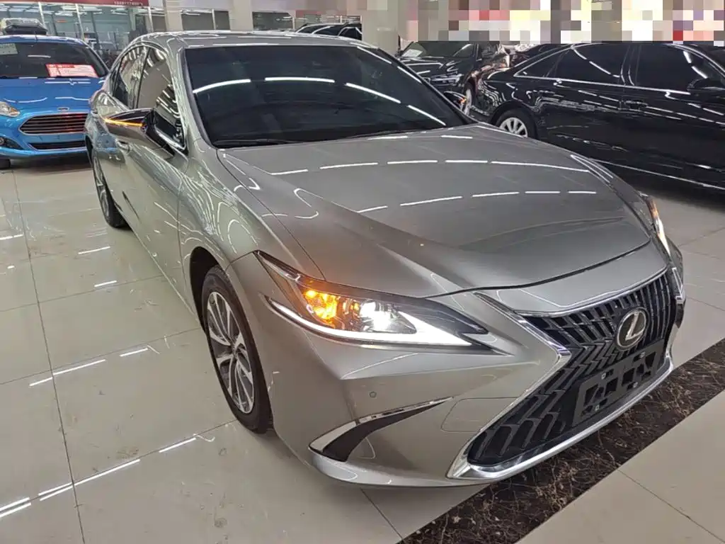 Lexus ES 200 Outstanding