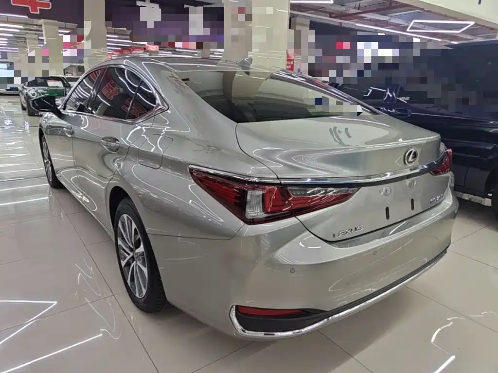 Lexus ES 200 Outstanding