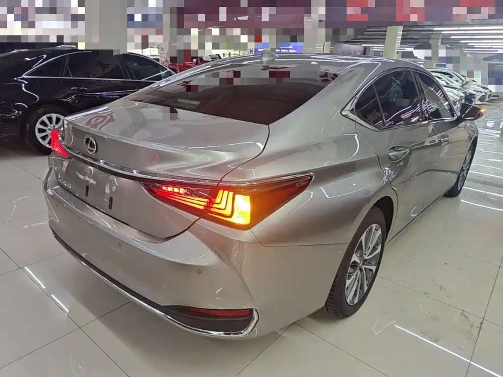 Lexus ES 200 Outstanding