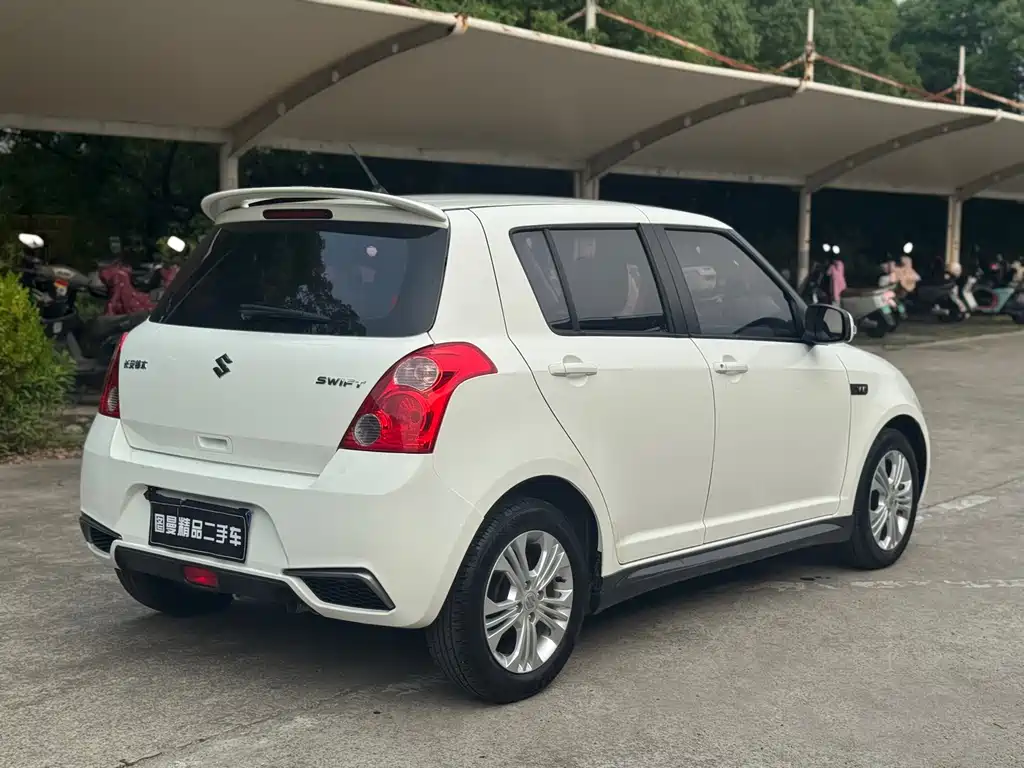 Swift 1.5 L Auto Fashion