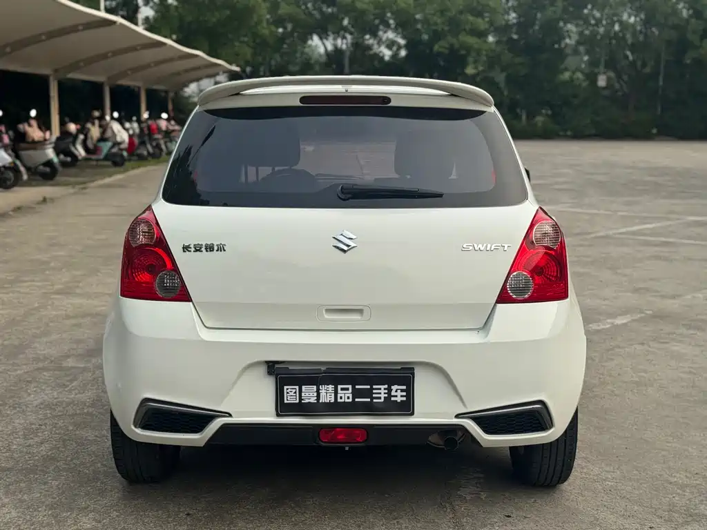 Swift 1.5 L Auto Fashion
