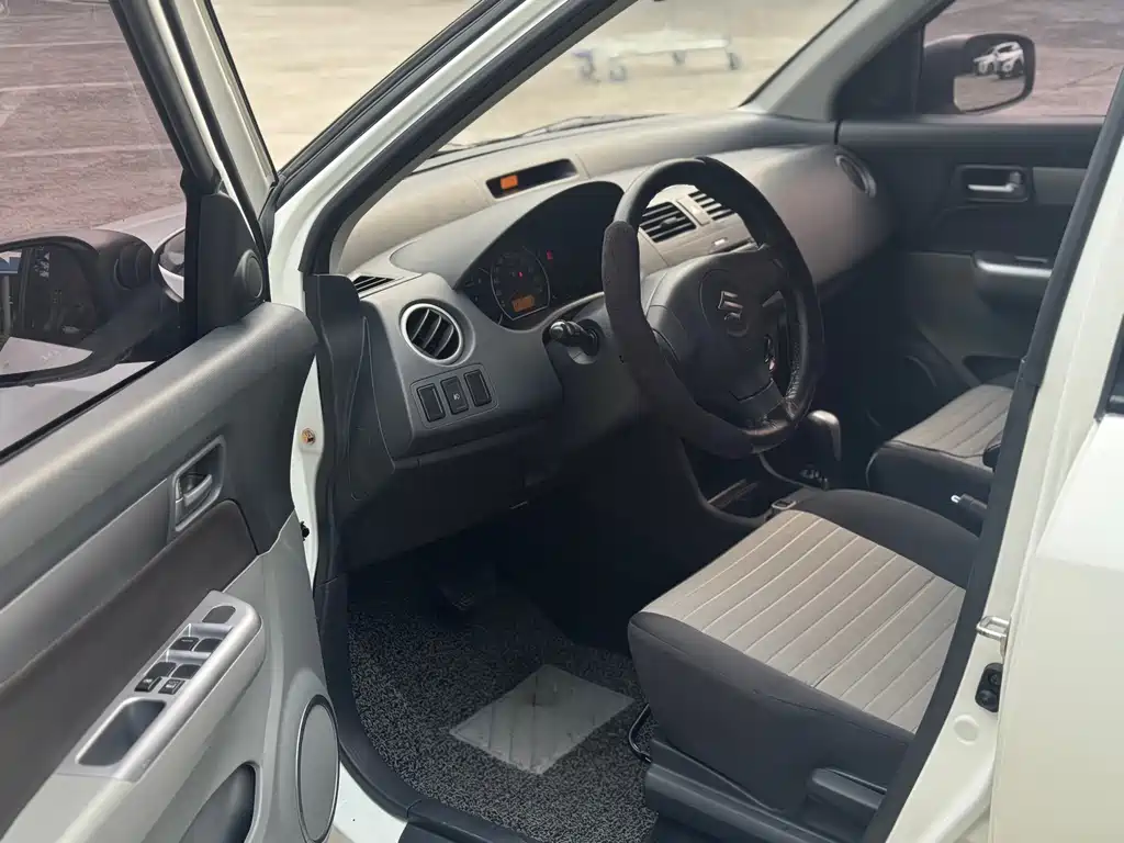 Swift 1.5 L Auto Fashion
