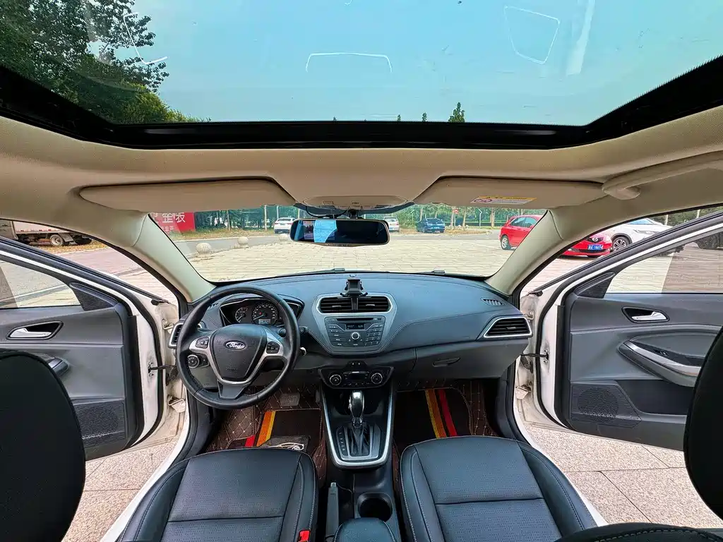 Escort 1.5 L Auto Comfort