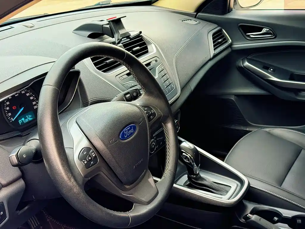 Escort 1.5 L Auto Comfort