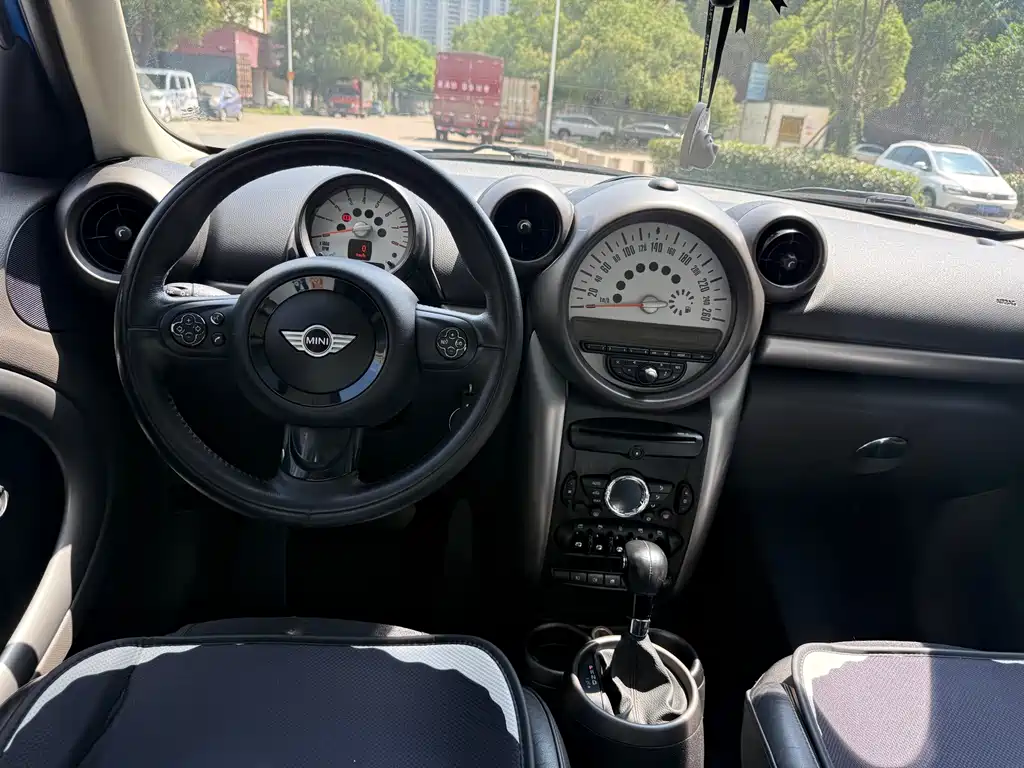 MINI COUNTRYMAN 1.6 L COOPER Fun