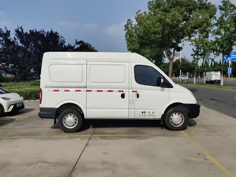Maxus Xintu V80 2.5 T Manual Classic SWB Mid Roof 2 3-seat