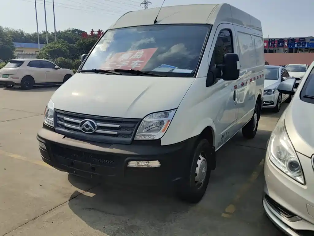 Xintu V80 2.5 T Manual Classic SWB Mid Roof 2 3-seat
