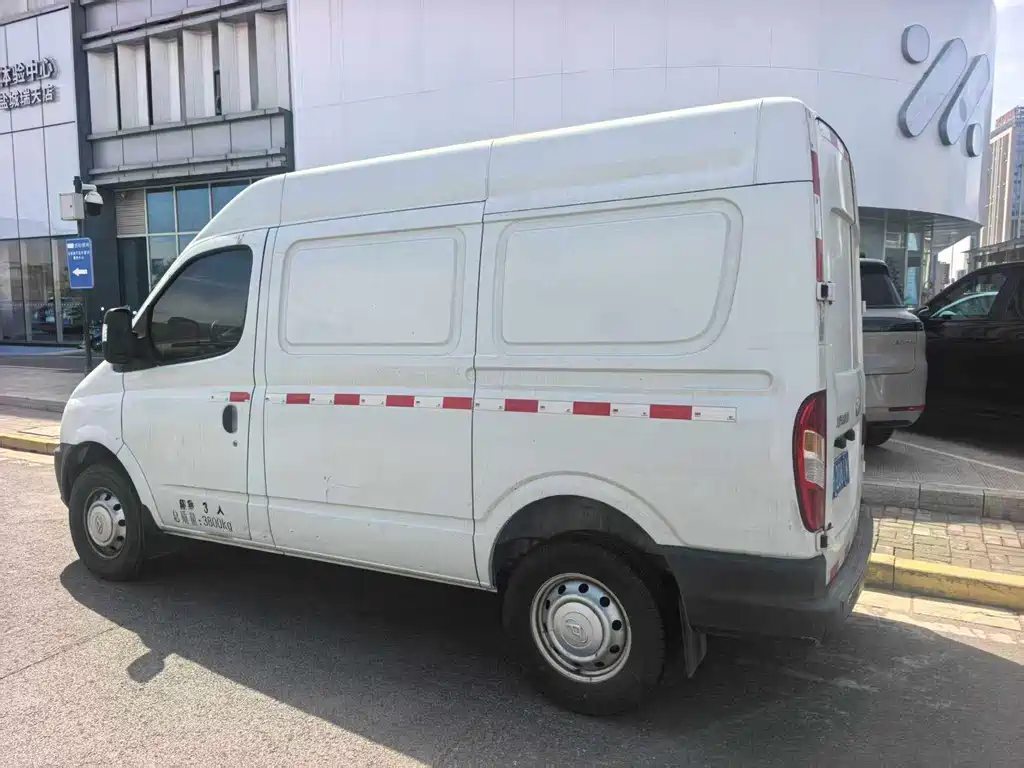Xintu V80 2.5 T Manual Classic SWB Mid Roof 2 3-seat