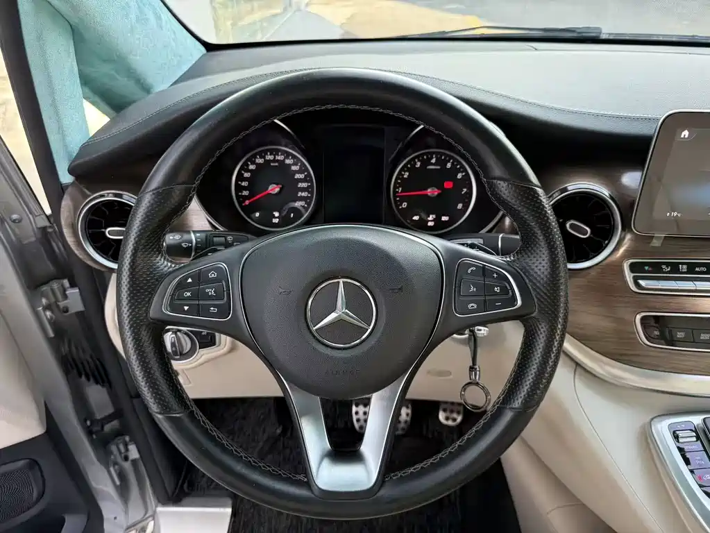 Mercedes-Benz V-Class V 260 Distinguished